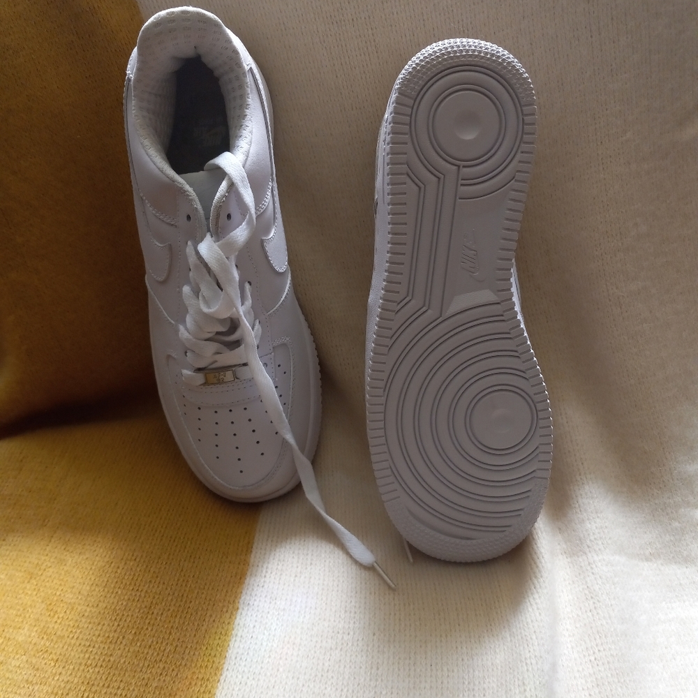 Nike Air Force 1 White size 9.5
